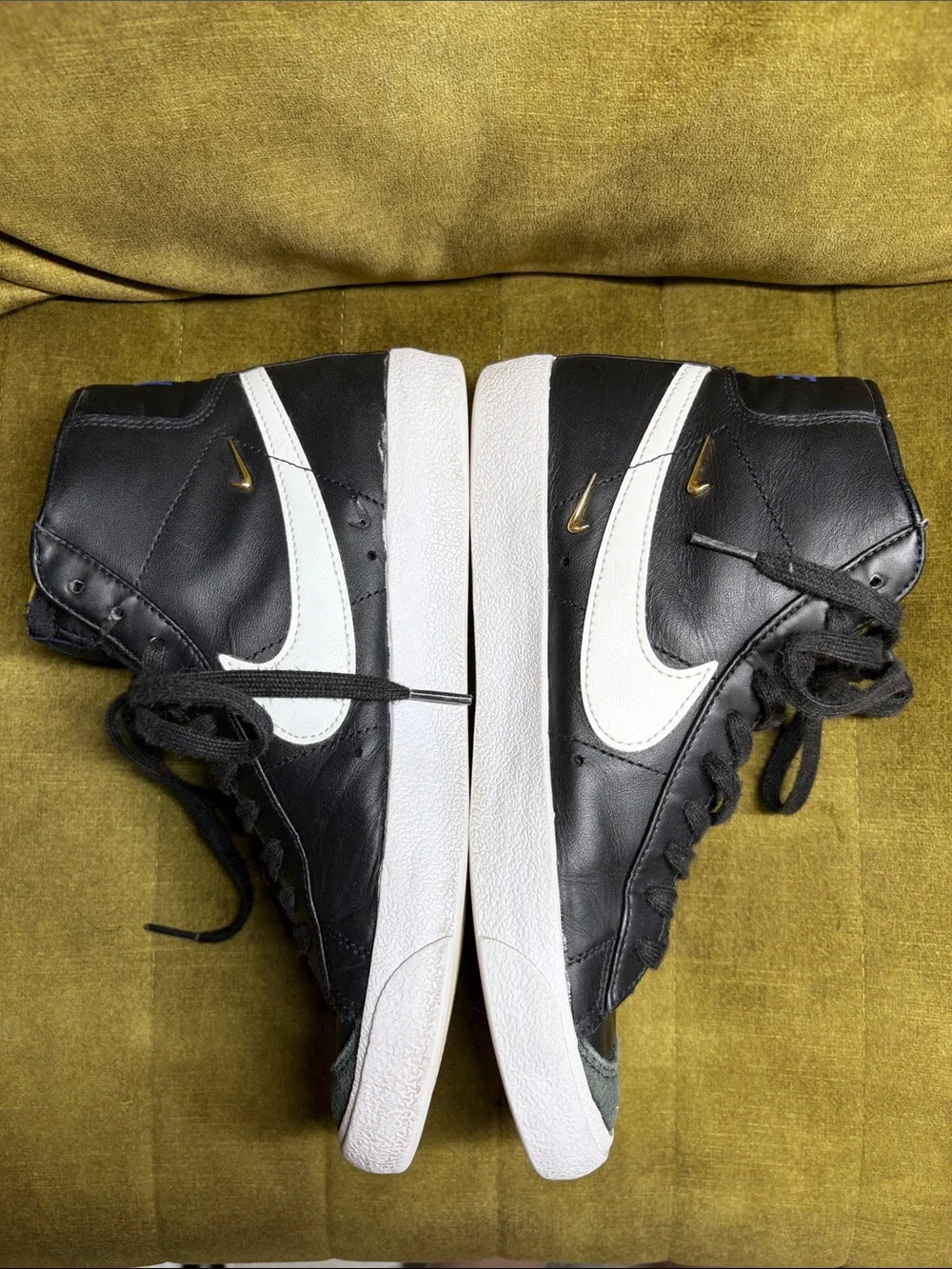 Nike Blazer Mid 77 SE Sisterhood Black Metallic Gold size 9